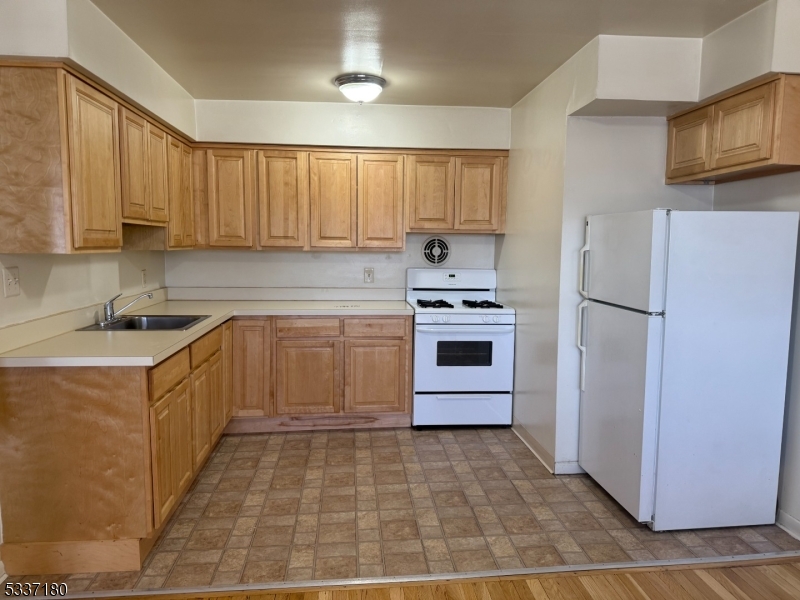 948 Valley Road, Unit A8 Clifton, NJ 07013 - Photo 3 of 14