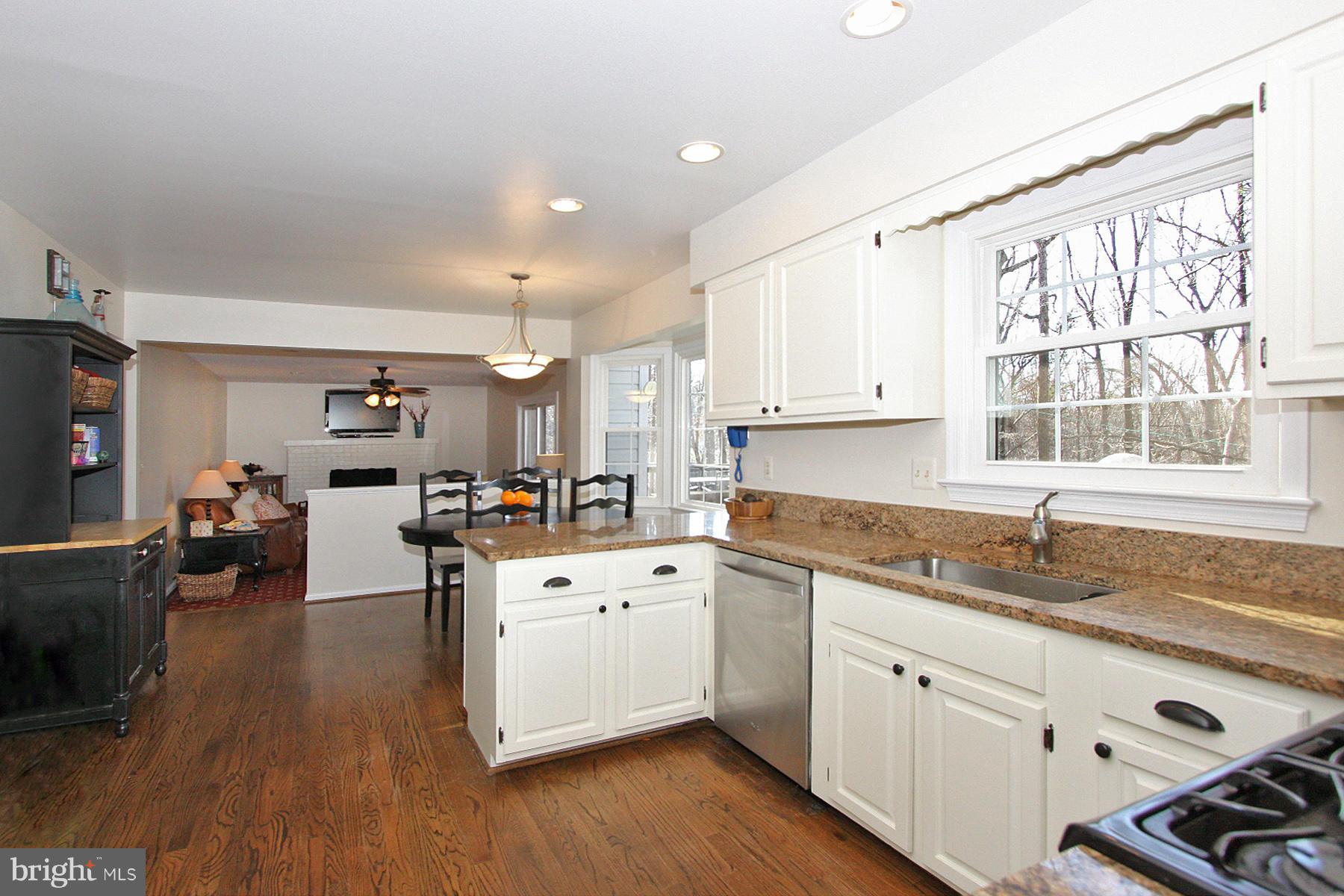 10805 Cross School Road Reston, VA 20191 - Photo 14 of 29 Kitchen