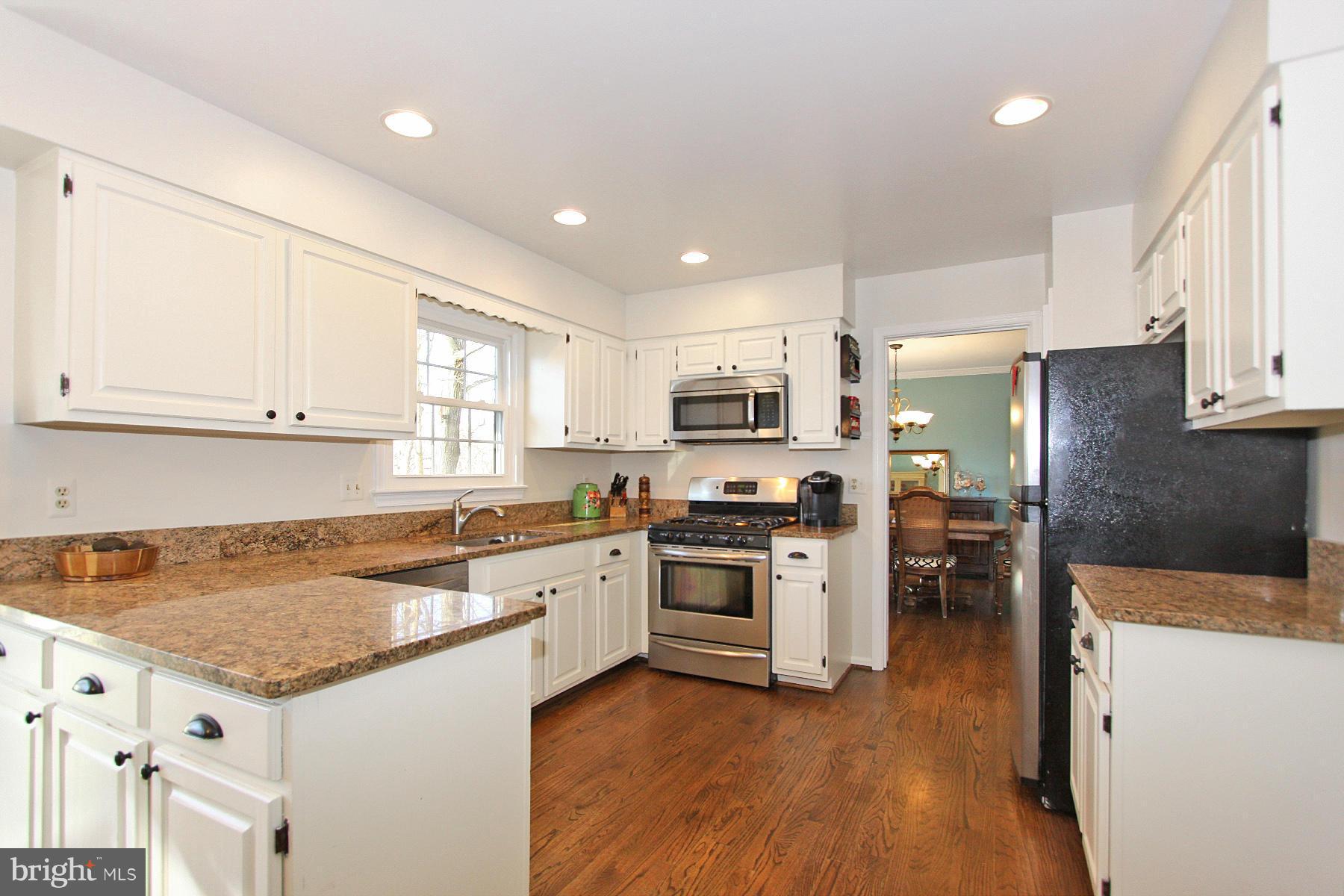 10805 Cross School Road Reston, VA 20191 - Photo 15 of 29 Kitchen