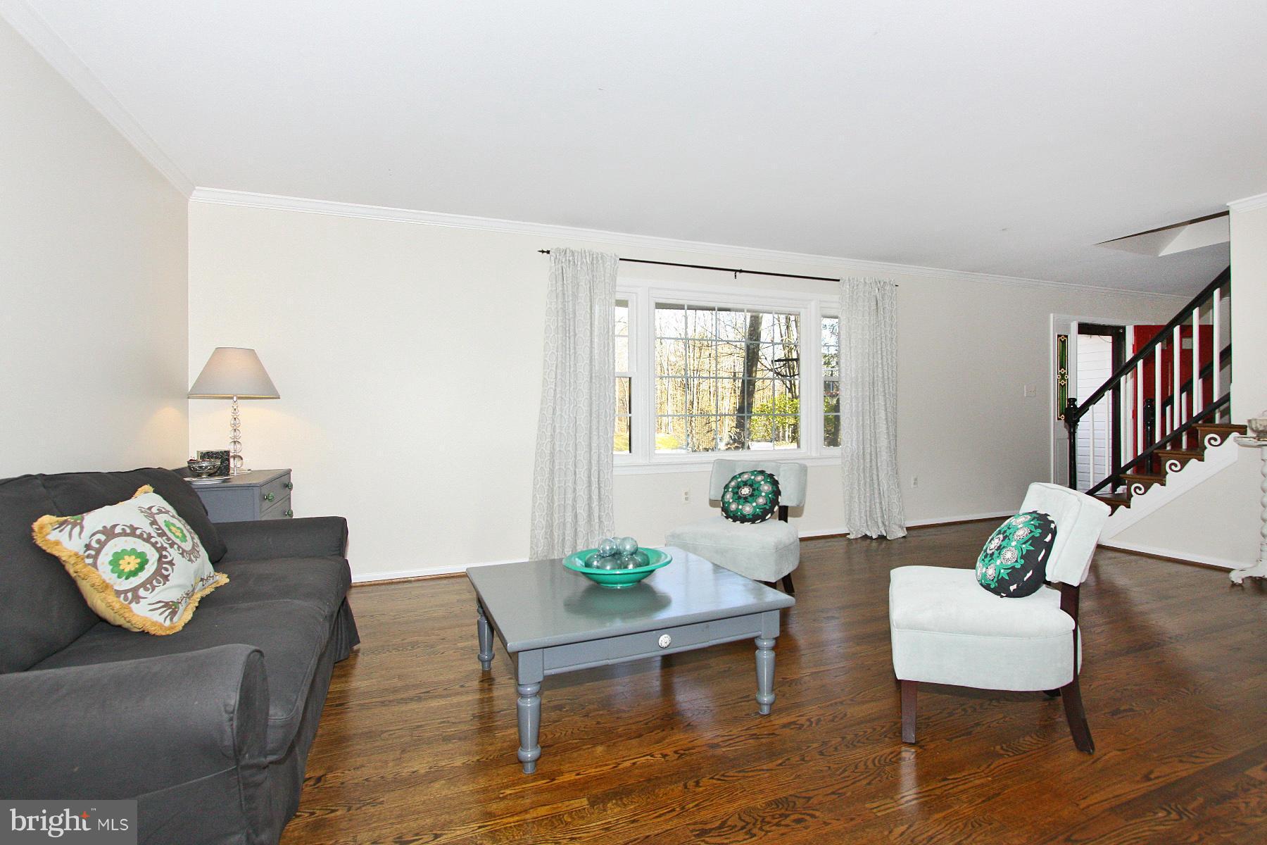 10805 Cross School Road Reston, VA 20191 - Photo 5 of 29 Living Room