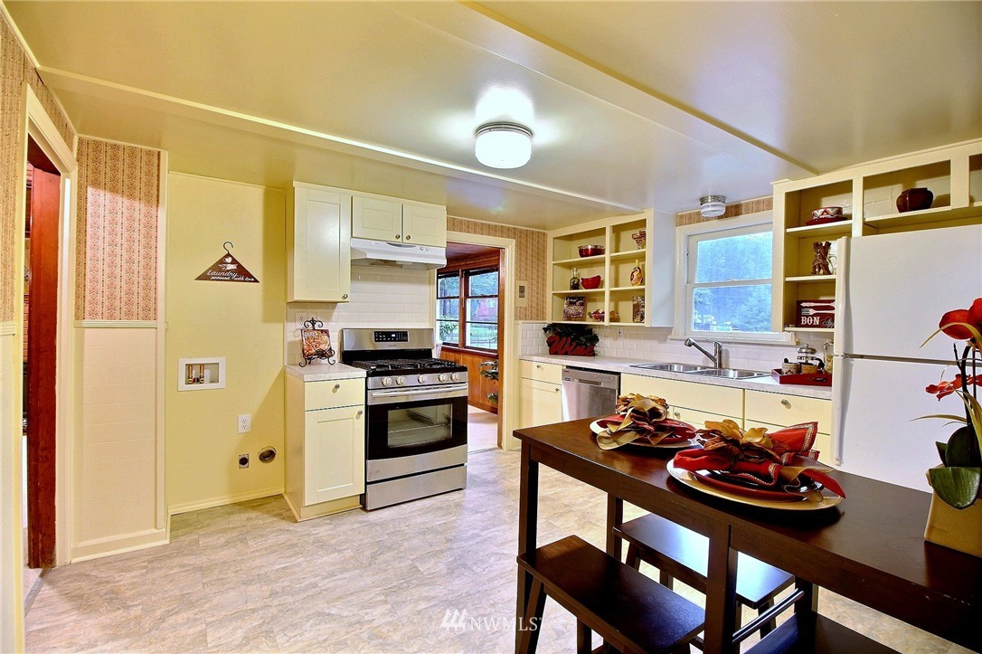 13025 Southeast 95th Way Renton, WA 98056 - Photo 11 of 25