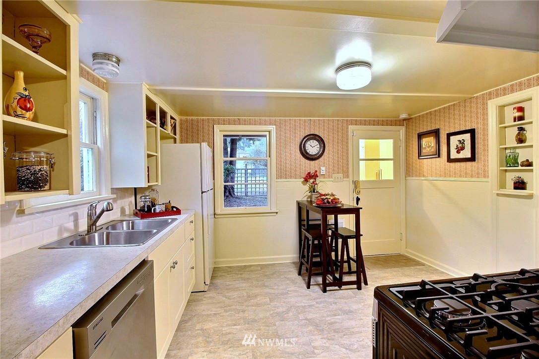 13025 Southeast 95th Way Renton, WA 98056 - Photo 12 of 25