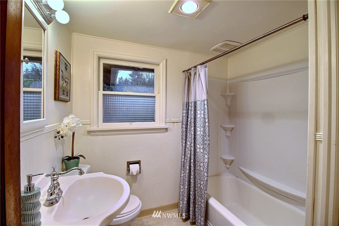 13025 Southeast 95th Way Renton, WA 98056 - Photo 15 of 25