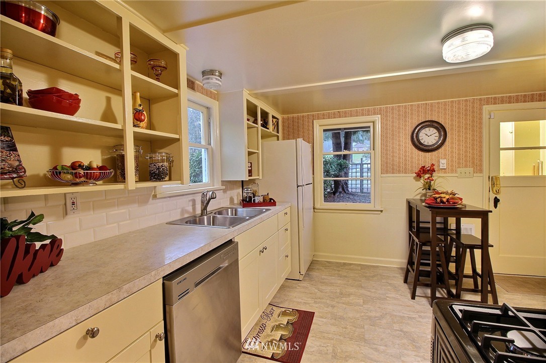 13025 Southeast 95th Way Renton, WA 98056 - Photo 9 of 25