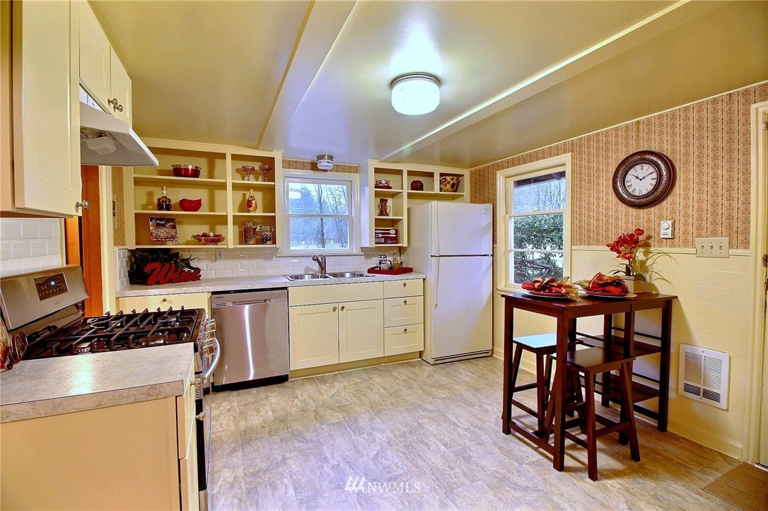 13025 Southeast 95th Way Renton, WA 98056 - Photo 10 of 25
