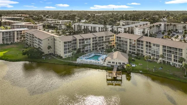 $94,900 | 3783 Lake Bayshore Drive, Unit H404, Bradenton, FL 34205