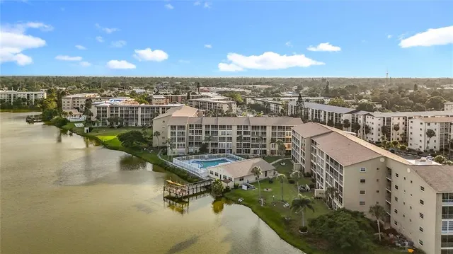 $94,900 | 3783 Lake Bayshore Drive, Unit H404, Bradenton, FL 34205