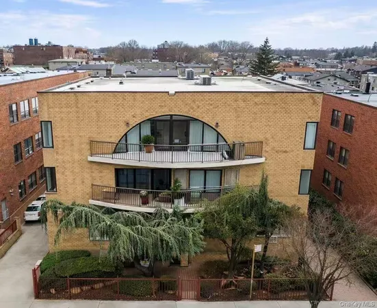 $768,000 | 147-26 Roosevelt Avenue | Murray Hill - Flushing