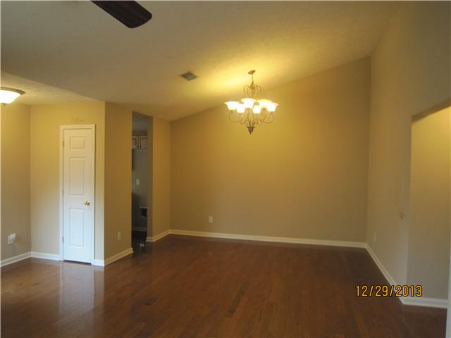 816 Lock 4 Road Gallatin, TN 37066 - Photo 3 of 12 Large dining room
