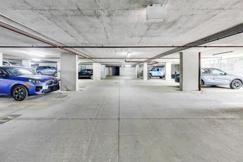 $639,000 | 843 West Grace Street, Unit 1E, Chicago, IL 60613