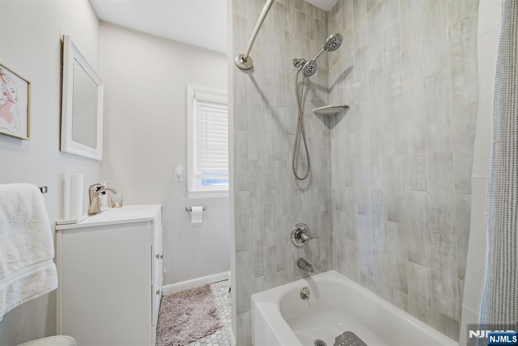 42 Spring Valley Avenue Hackensack, NJ 07601 - Photo 22 of 42
