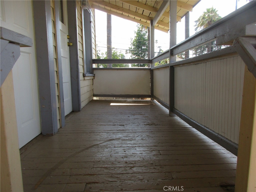 3076 Lemon Street Riverside, CA 92501 - Photo 28 of 28 3080 - WALKWAY