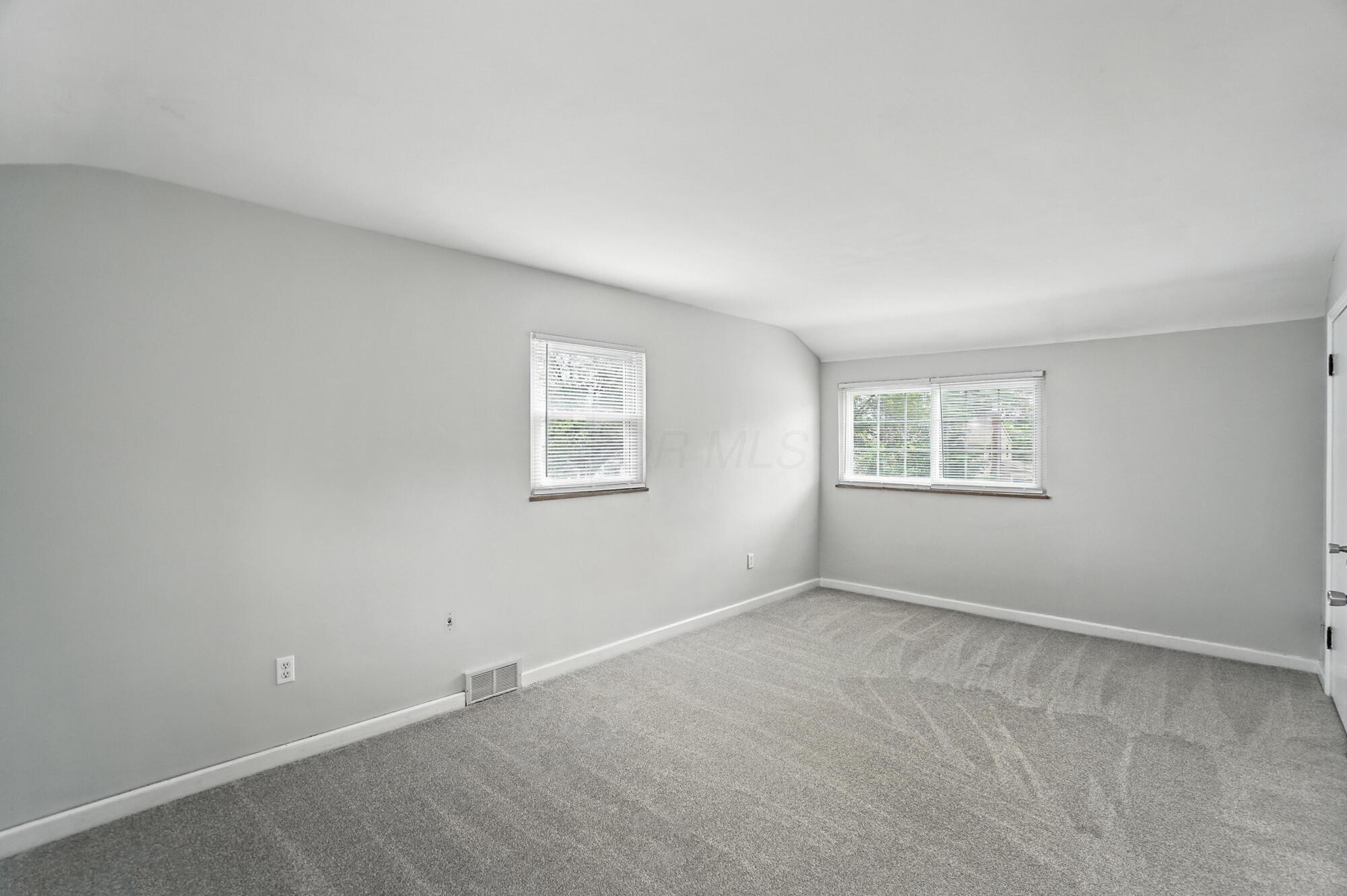2079 Inchcliff Road Columbus, OH 43221 - Photo 20 of 36 021