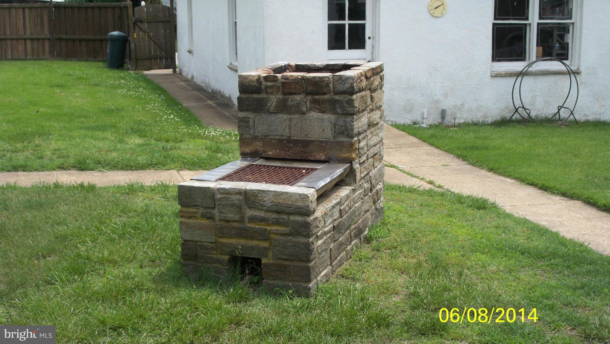 144 Park Road Pasadena, MD 21122 - Photo 16 of 23 Exterior (Front)