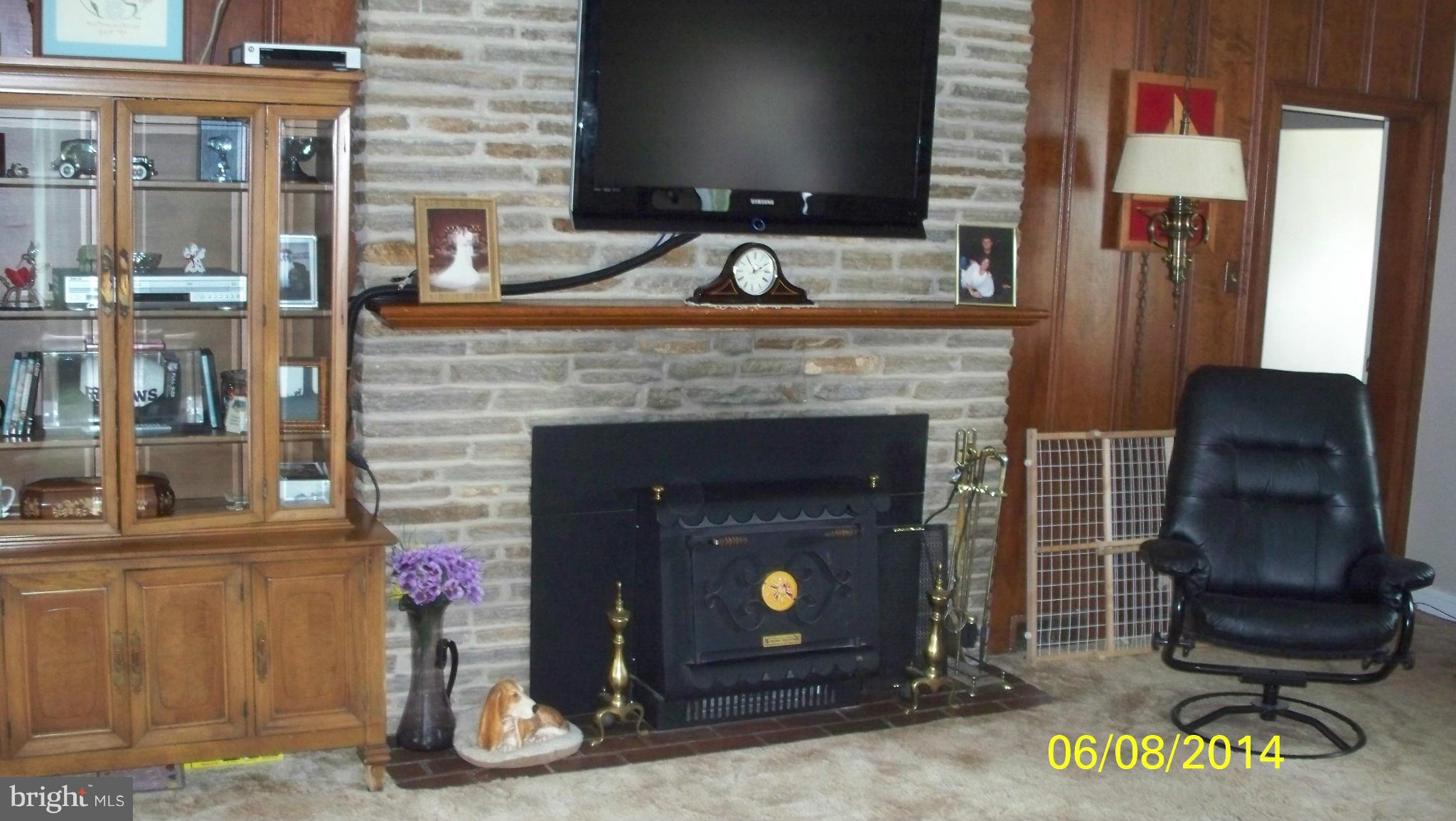 144 Park Road Pasadena, MD 21122 - Photo 22 of 23 Family Room