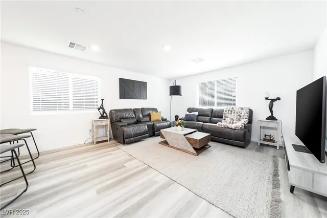 $2,950 | 2849 Desert Mosaic Lane, Unit 5, Las Vegas, NV 89183