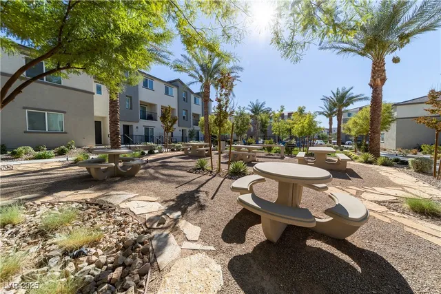 $2,950 | 2849 Desert Mosaic Lane, Unit 5, Las Vegas, NV 89183