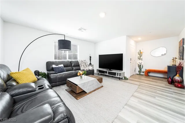 $2,950 | 2849 Desert Mosaic Lane, Unit 5, Las Vegas, NV 89183