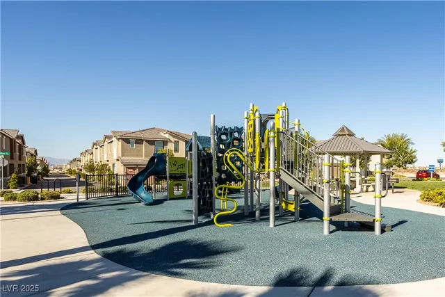 $2,950 | 2849 Desert Mosaic Lane, Unit 5, Las Vegas, NV 89183