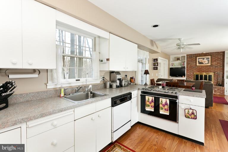 2003 Pine Pep Road Reisterstown, MD 21136 - Photo 26 of 30 Kitchen w/newneutral counters