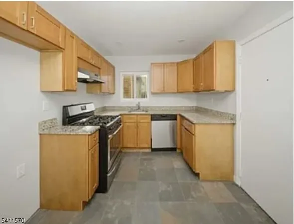 $3,450 | 437 Elm Street, Unit 1L, Kearny, NJ 07032