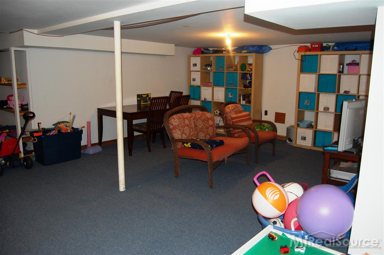 1833 Jason Circle Rochester, MI 48306 - Photo 26 of 29 31203423-25.JPG