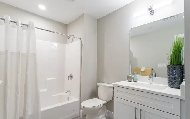 $2,350 | 2 Broadway, Unit ONEBED, Lynnfield, MA 01940