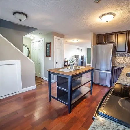 $3,000 | 66 Girard Avenue, Unit 215, Newport, RI 02840