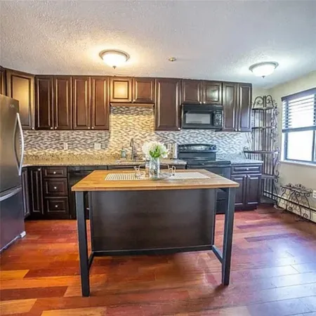 $3,000 | 66 Girard Avenue, Unit 215, Newport, RI 02840