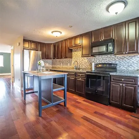 $3,000 | 66 Girard Avenue, Unit 215, Newport, RI 02840