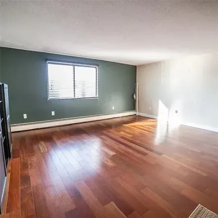 $3,000 | 66 Girard Avenue, Unit 215, Newport, RI 02840