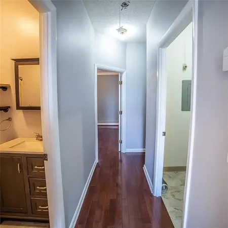 $3,000 | 66 Girard Avenue, Unit 215, Newport, RI 02840