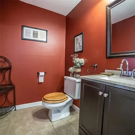 $3,000 | 66 Girard Avenue, Unit 215, Newport, RI 02840