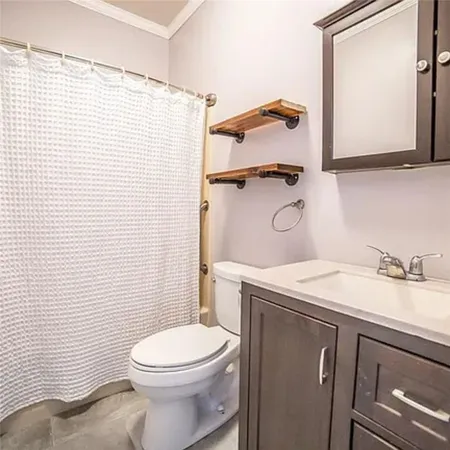 $3,000 | 66 Girard Avenue, Unit 215, Newport, RI 02840