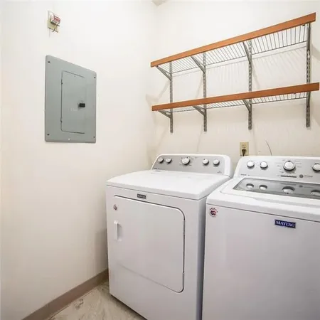 $3,000 | 66 Girard Avenue, Unit 215, Newport, RI 02840