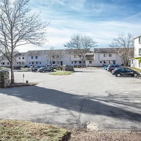 $3,000 | 66 Girard Avenue, Unit 215, Newport, RI 02840