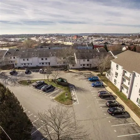 $3,000 | 66 Girard Avenue, Unit 215, Newport, RI 02840