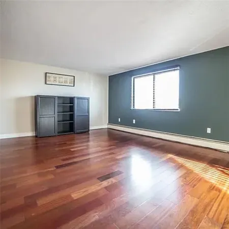 $3,000 | 66 Girard Avenue, Unit 215, Newport, RI 02840