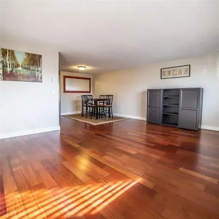 $3,000 | 66 Girard Avenue, Unit 215, Newport, RI 02840