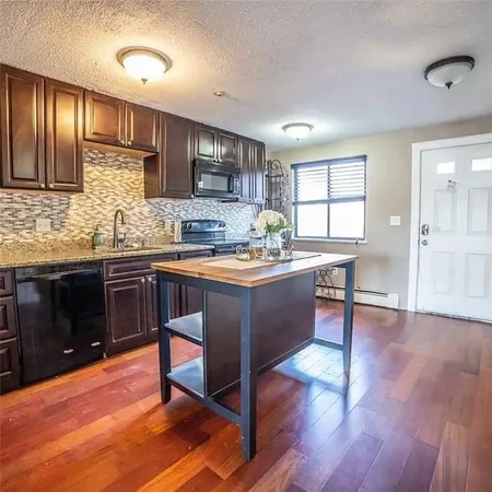 $3,000 | 66 Girard Avenue, Unit 215, Newport, RI 02840