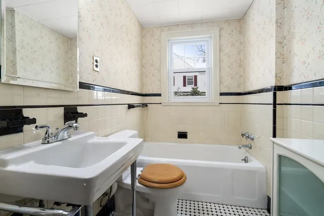 $4,650 | 15 Roundwood Road, Newton, MA 02464