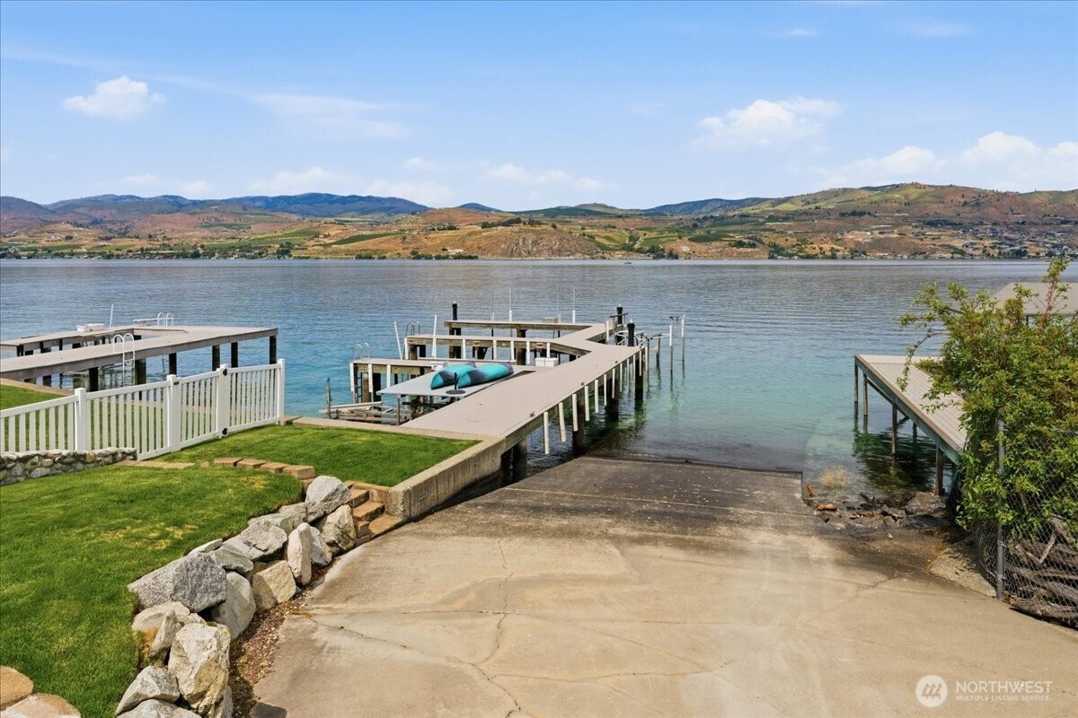 1496 South Lakeshore Road Chelan, WA 98816 - Photo 27 of 40