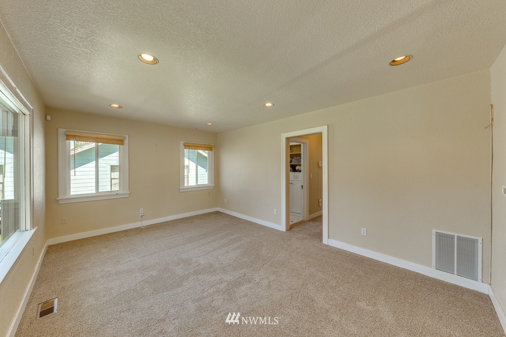 2308 Lowell Road Everett, WA 98203 - Photo 3 of 25