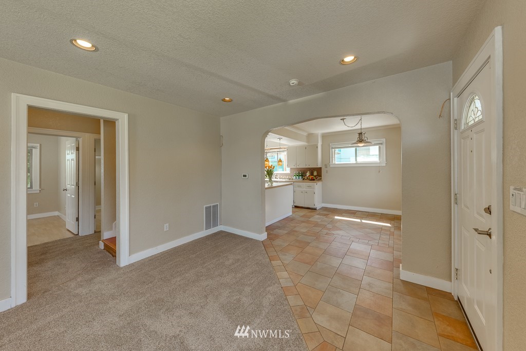 2308 Lowell Road Everett, WA 98203 - Photo 5 of 25