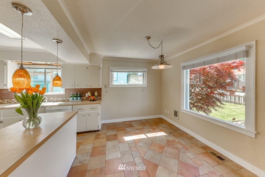 2308 Lowell Road Everett, WA 98203 - Photo 6 of 25