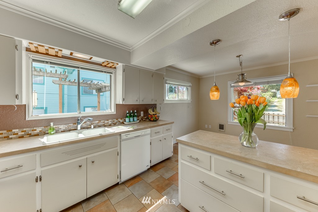 2308 Lowell Road Everett, WA 98203 - Photo 8 of 25