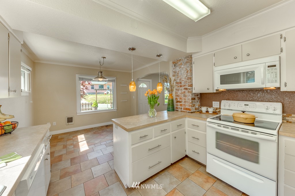 2308 Lowell Road Everett, WA 98203 - Photo 9 of 25