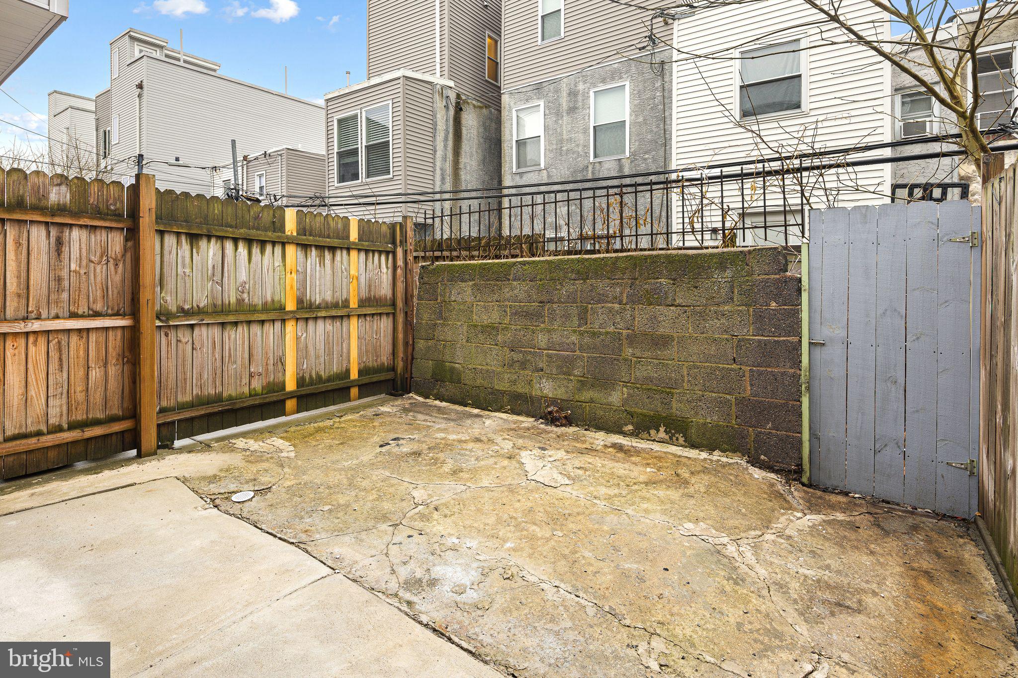 1216 South Bonsall Street Philadelphia, PA 19146 - Photo 19 of 24 Large Yard
