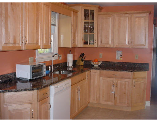 92 Northgate Road Northborough, MA 01532 - Photo 3 of 9 Gallery Image 3