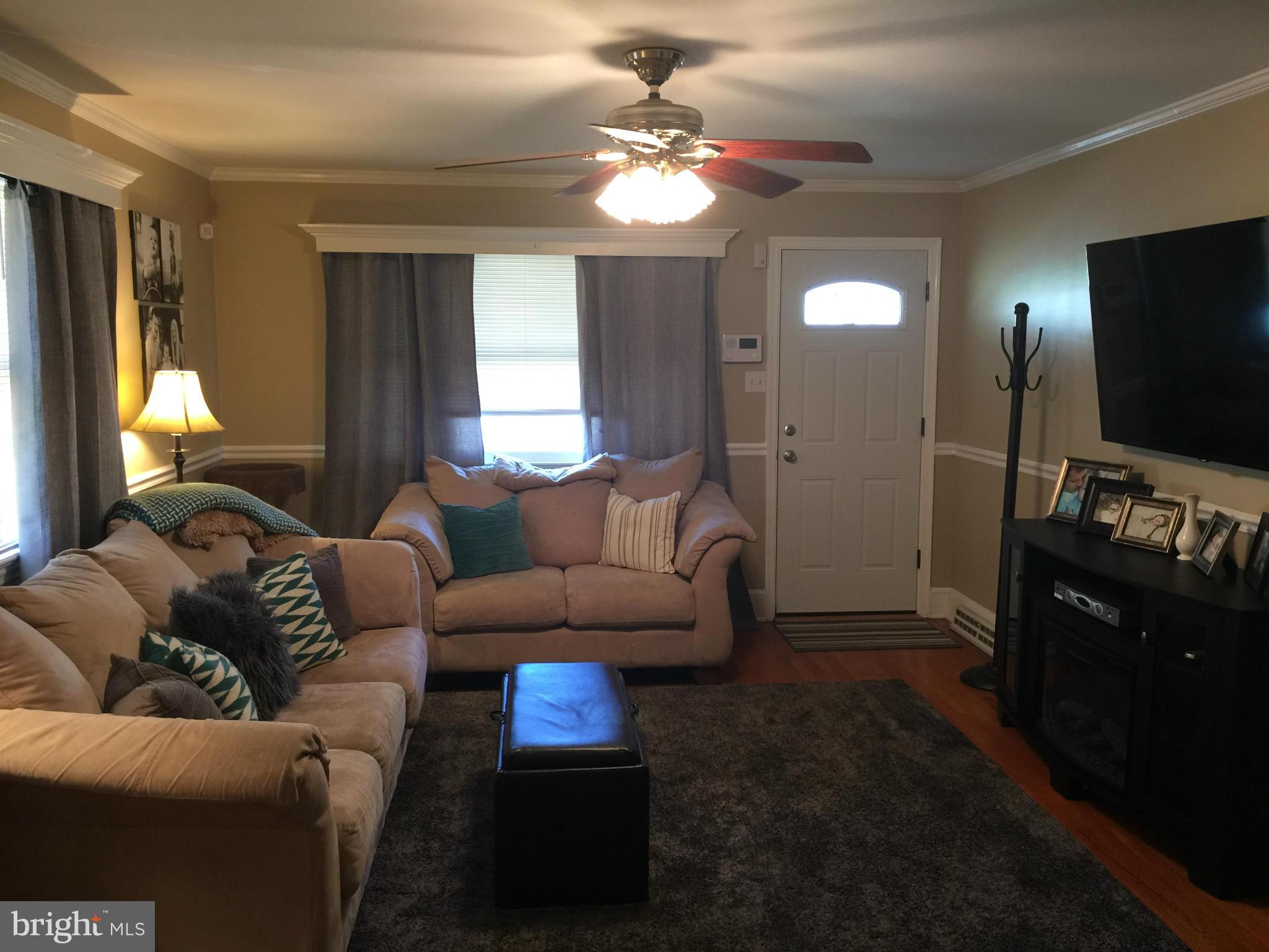212 East Fourteenth Avenue Ranson, WV 25438 - Photo 5 of 19 Living Room